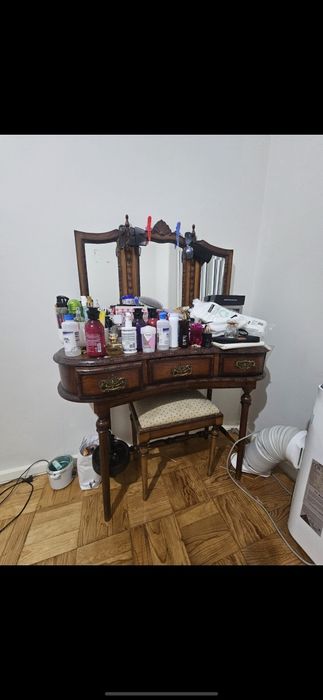 Vendo penteadeira e mesa