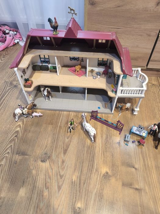 Sprzedam domek że stajnią Schleich
