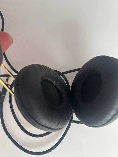 Słuchawki przewodowe marki WESC