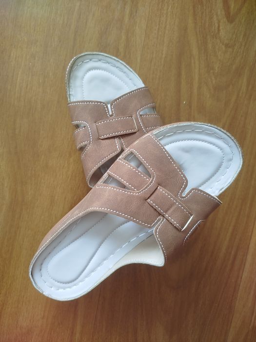 Lekkie klapki damskie 38