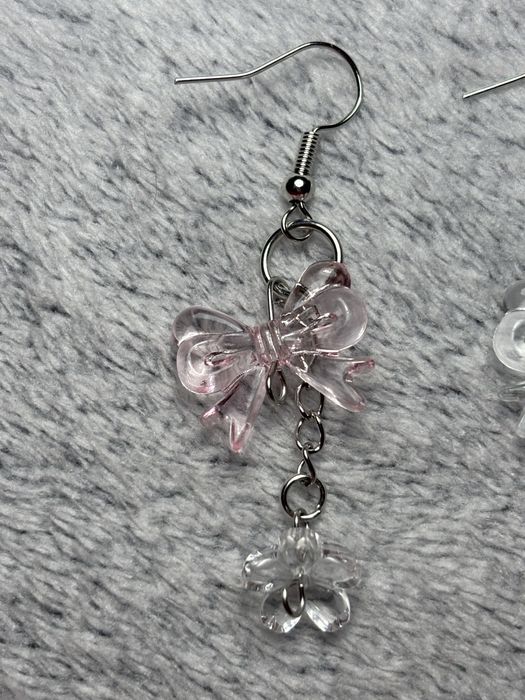 Kolczyki z kokardkami OPIS