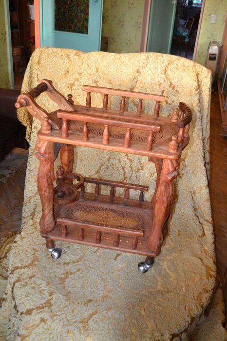 Столик чайный в индийском стиле.