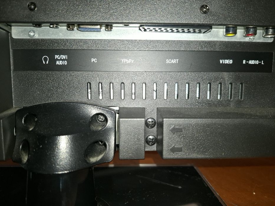 TV LED MITSAI preta pequena