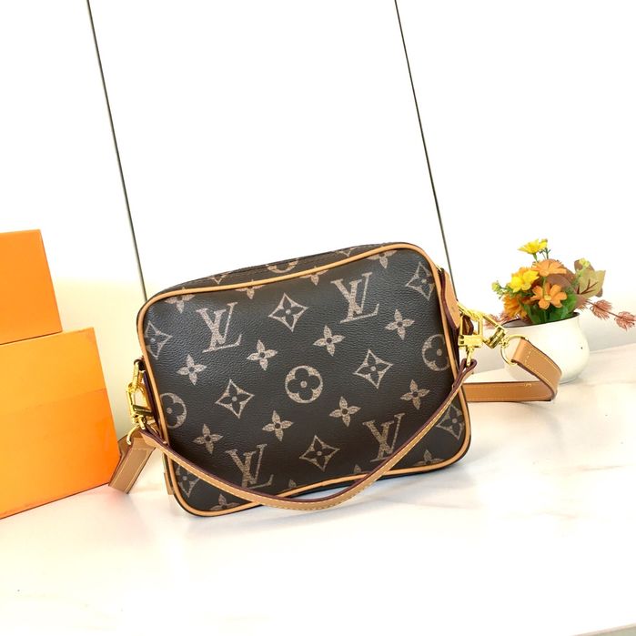 Жіноча сумка на плече LOUIS VUITTON M14025