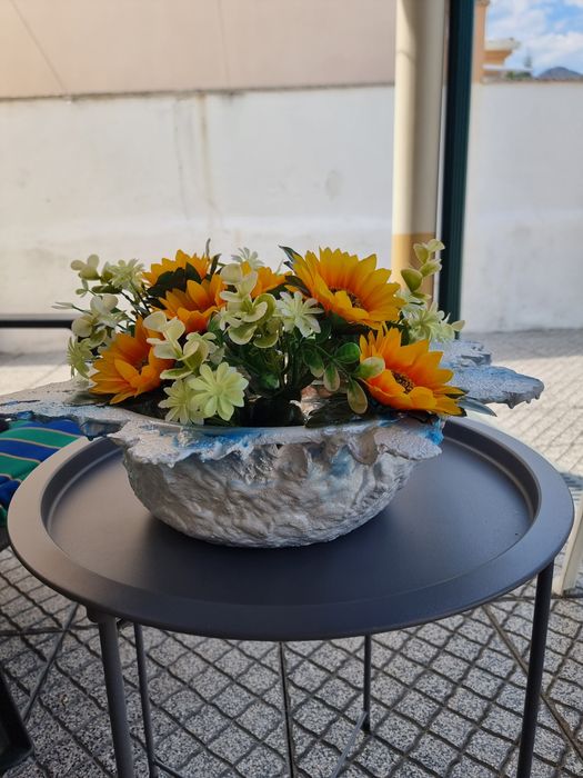 Vasos, arranjos florais e artigos decorativos