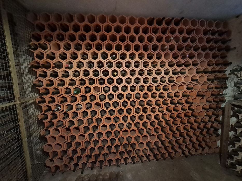 Garrafeira sextavada