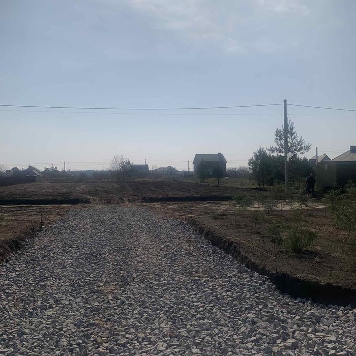 ₴ Ділянка біля лісу та води, перша лінія.