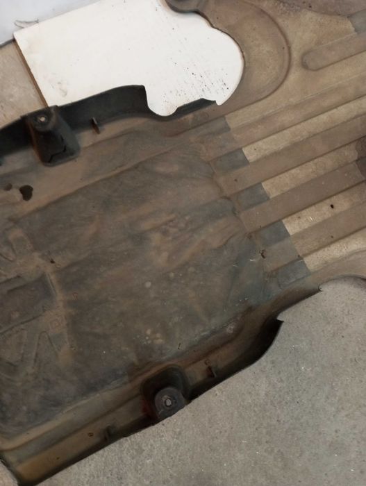 Resguardo inferior motor Jaguar XF 250