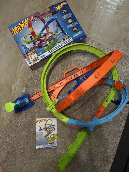 Трек Hot Wheels Action Випробування гіперпетлі (HTK16) з машинкою