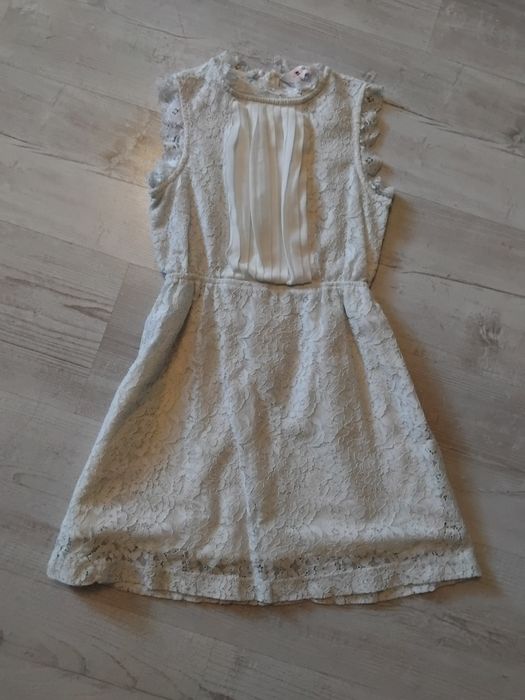 Sukienka koronkowa okolicznościowa