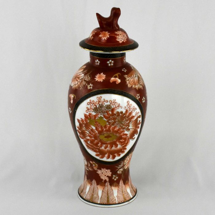 Pote com tampa Porcelana da China, dourado e “rouge de fer” circa 1960