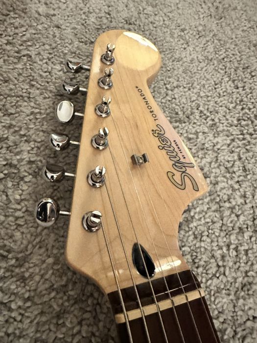 Fender Squier Paranormal Toronado + afinadores Wilkinson Deluxe