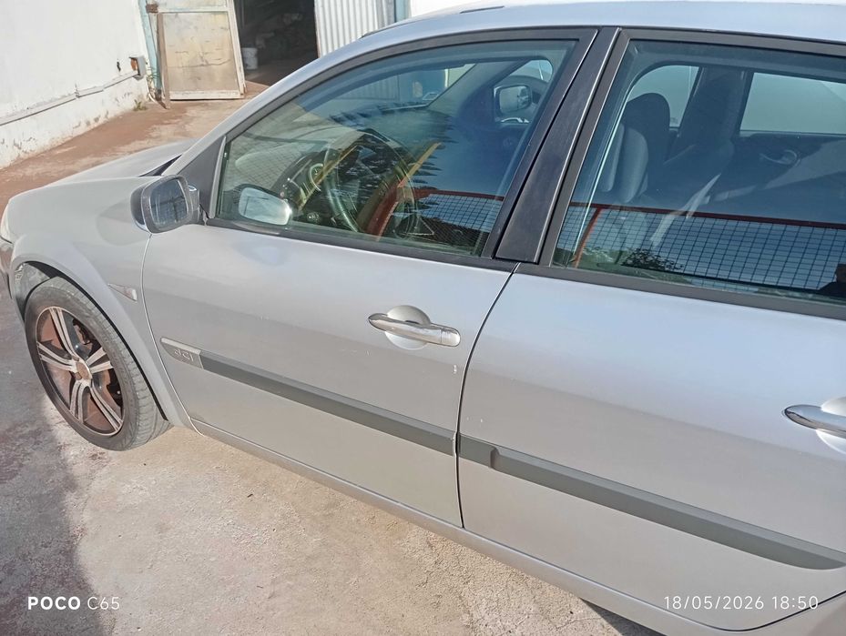 RENAULT Megane do ano 2005 mês 07 , em perfeitas condições