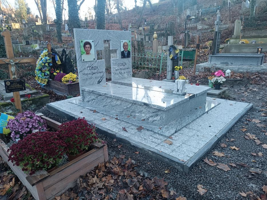 Пам'ятники та вироби з натурального каменю граніт
Ціни на