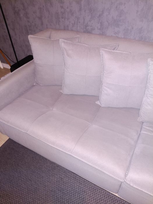 Sofa  do  salonu.