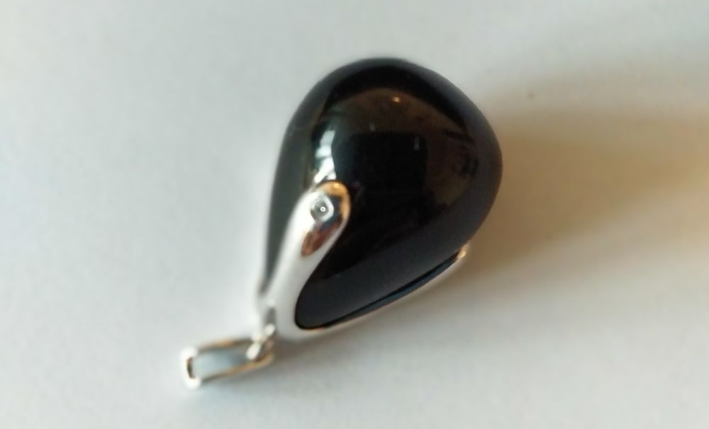 Wisiorek ze srebra i onyksu