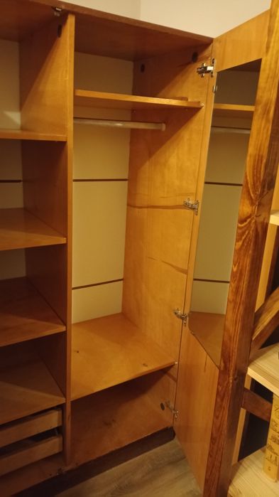 Шкаф двухстворчатый лакированный