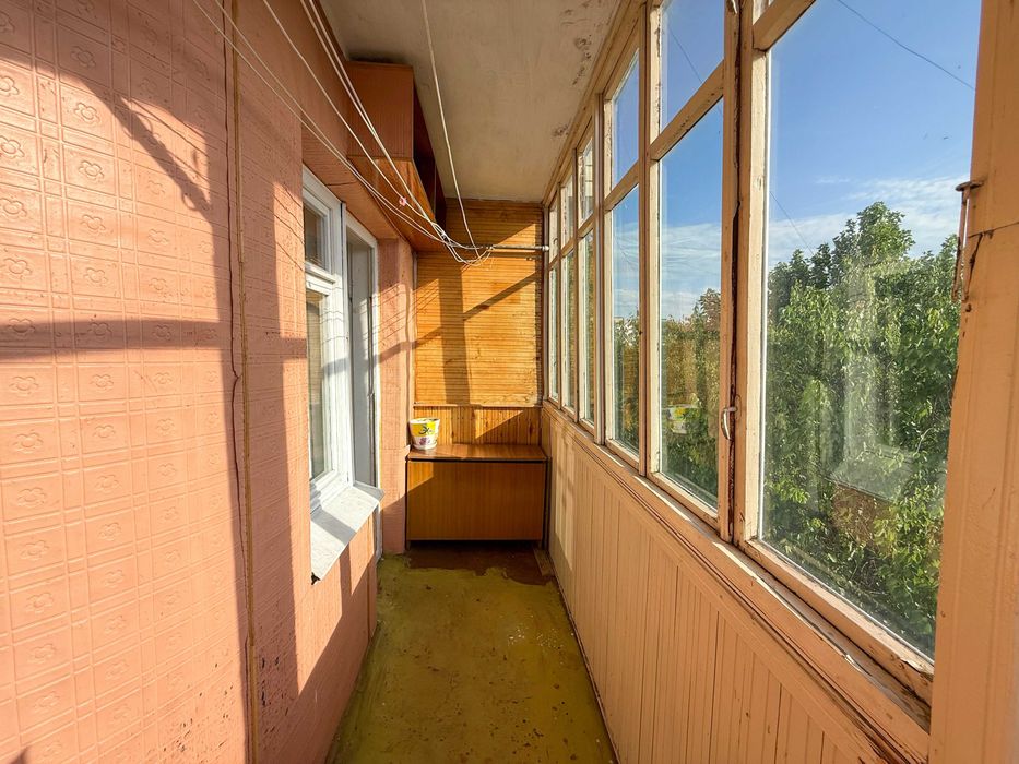 Продам 3-кімнатну квартиру в цегляному будинку.  вул.Міцкевича, 5