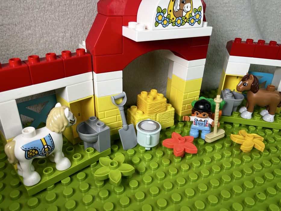 Duży zestaw Lego Duplo Stadnina i kucyki 10951