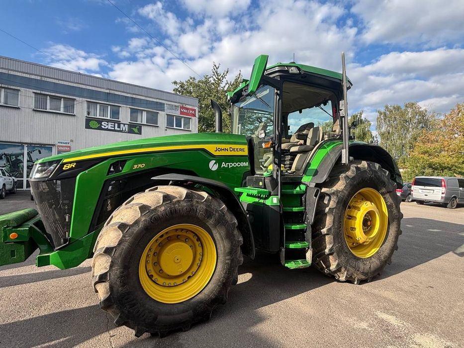 трактор JOHN DEERE 8R370 2600мот год