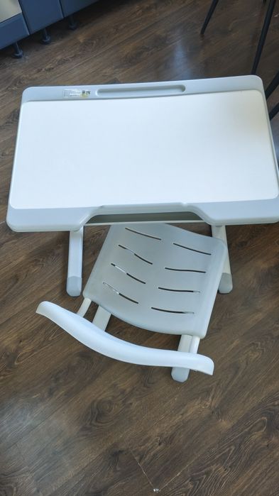 Дитяча парта зі стільцем