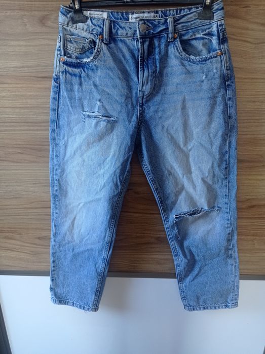 Jeansy Stradivarius mom fit polecam.