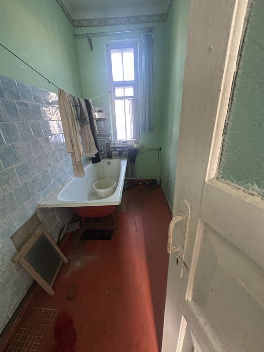 Продам будинок коло річки,в центрі міста