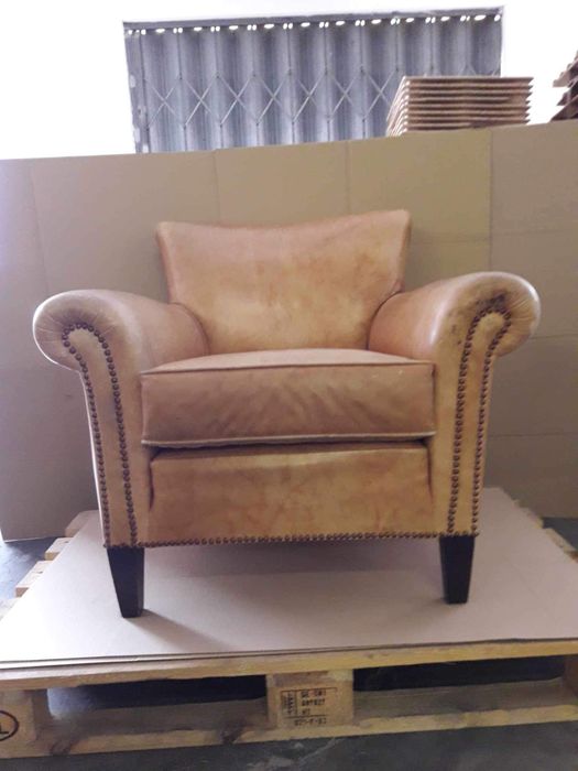 Cadeirões em pele (vintage)