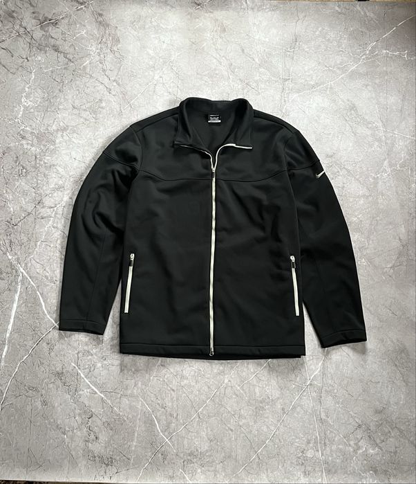 Куртка на флісі Nike.