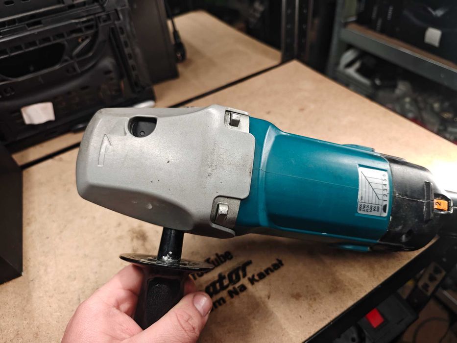 Polerka samochodowa Makita 9227CB. 1200W. 180mm. Japan