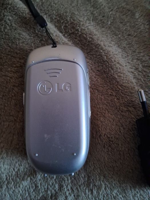 Смартфон Sony Xperia dual F3112 Gold 2 симки meizu m3s lg   LG