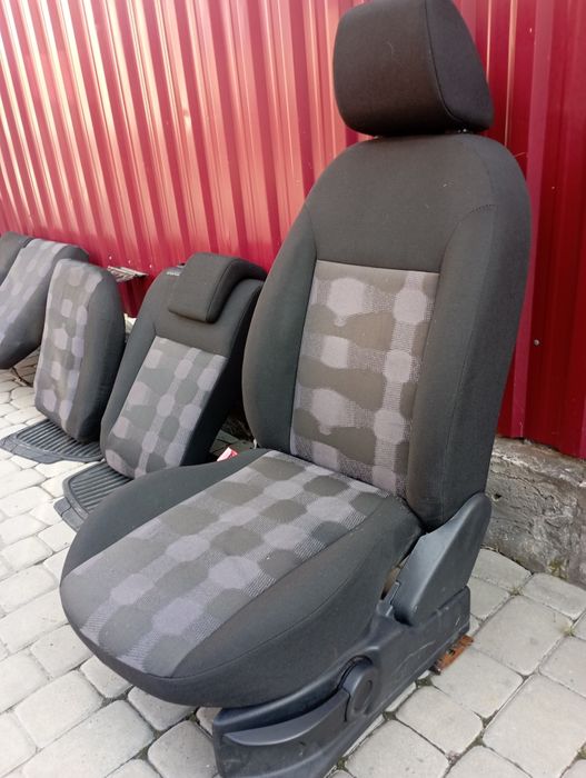 Комплект автомобільних сидінь