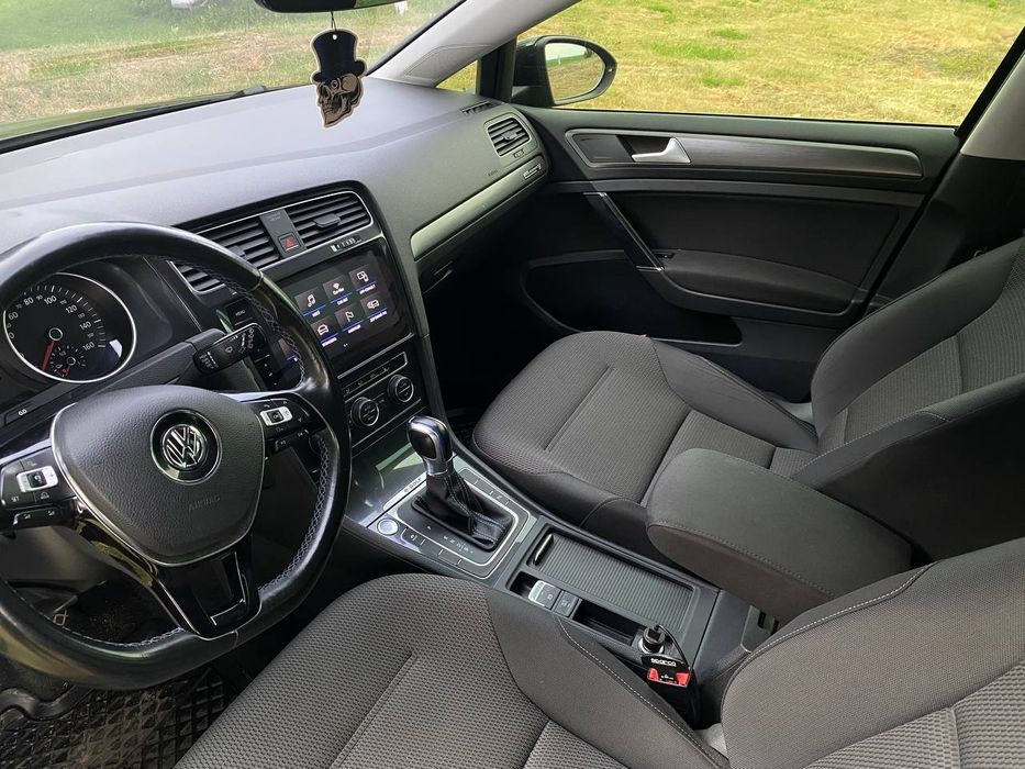 Продам Volkswagen e-Golf 2017