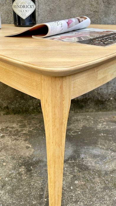 Retro-Style Guitar Pick Side Table64740813708546124