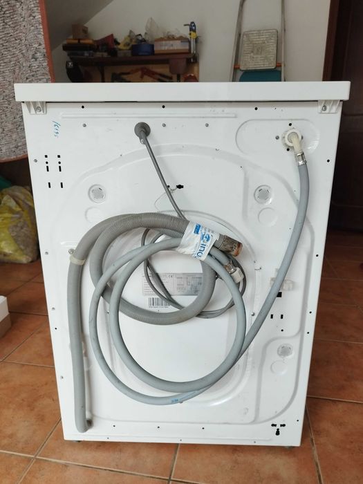 Maquina de lavar roupa Eletronia, com avaria