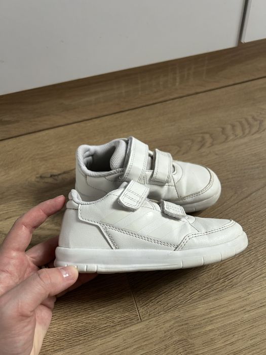Продам кросівки adidas дитячі