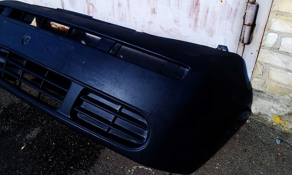 передній бампер Опель Віваро 2002-2014