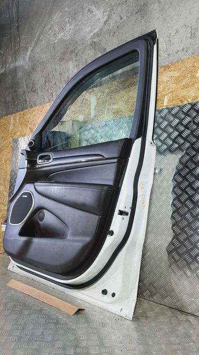 Комплект Дверь ляда зеркало фонарь фара бампер Jeep Grand cherokee wk2