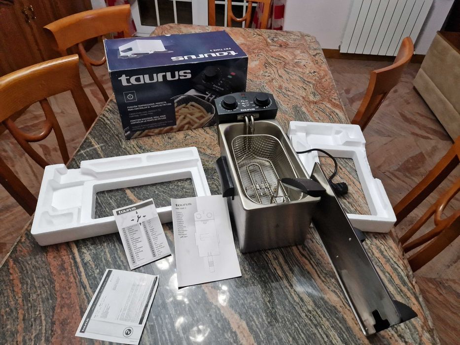 Fritadeira Taurus Fry 3 | 2100 W | Preto, Aço inoxidável