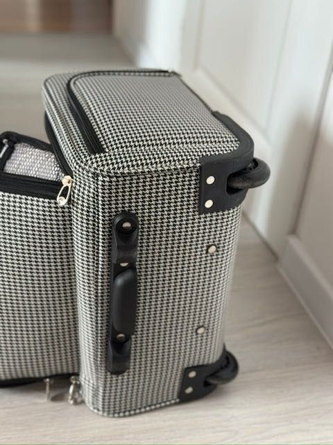 Walizka na kółkach bagaż podręczny.