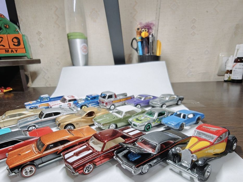 Машинки модели hot wheels matchbox Johnny lightning tootsie racing champions