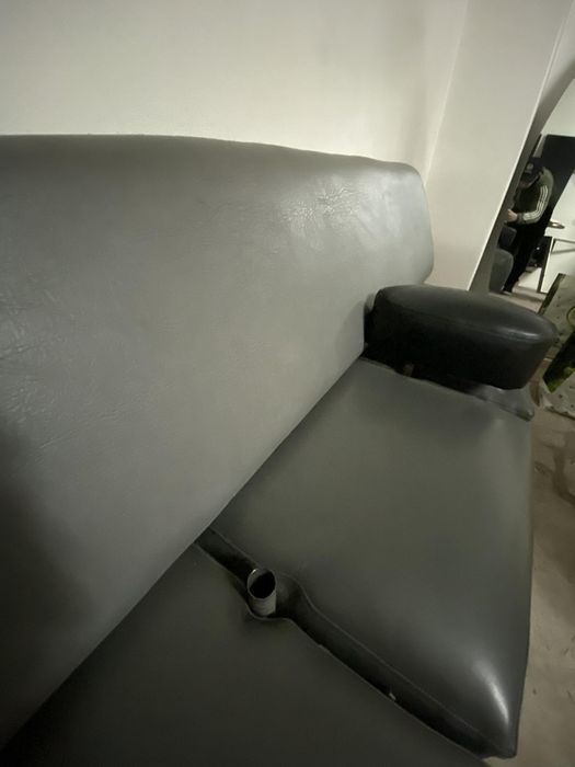 Sofá cinzento em napa