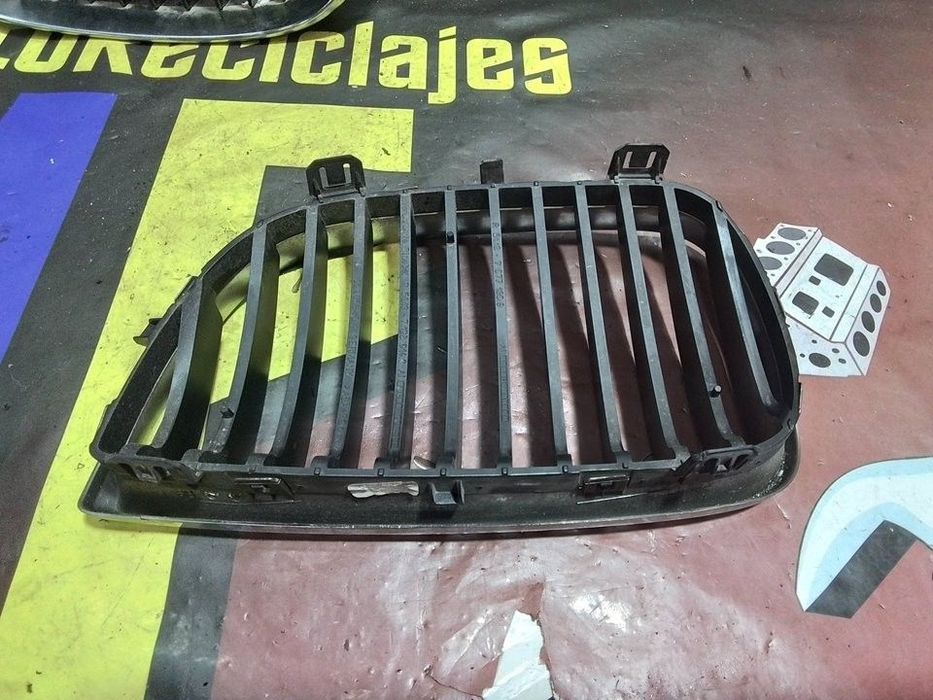 GRELHA FRONTAL BMW 1 2004