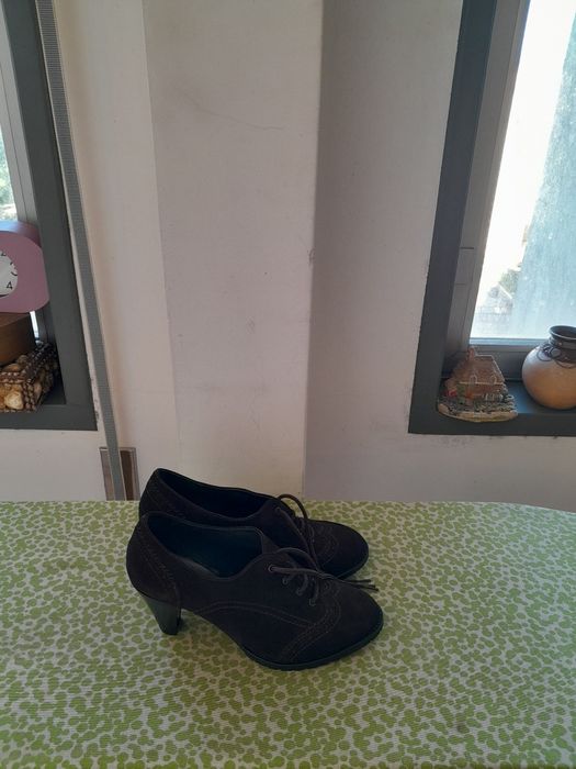 Vendo Sapatos de Senhora muito bonitos como novos
