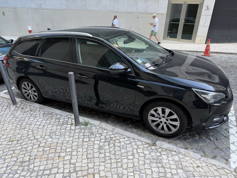 Peugeot 308 preto