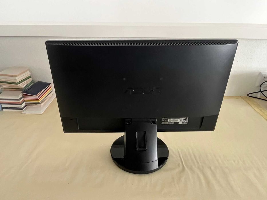 Conjunto de Monitor Asus 22'