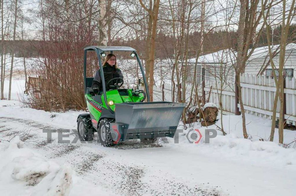Універсальний мінінавантажувач Авант Avant, модель 220-та.