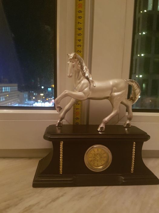 Статуэтка Серебряная Лошадь на постаменте с часами