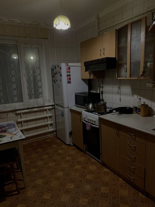 Здається кімната в 3 х кімнатній квартирі