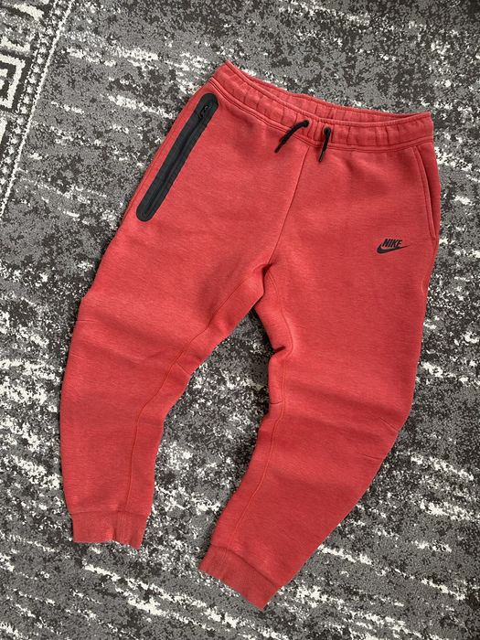 Штани Nike tech fleece red червоного кольору Нові колекціі